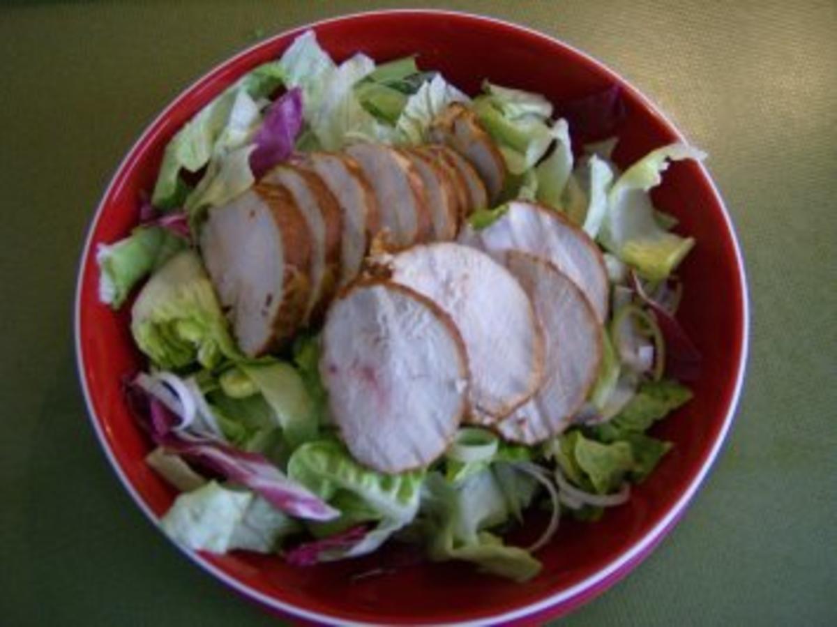 Salat der Saison mit gegarter Hühnerbrust - Rezept - Bild Nr. 2