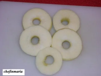 Rezept: Äpfel im Weinteig Bild Nr. 2 Äpfel im Weinteig - Rezept - Bild Nr. 2