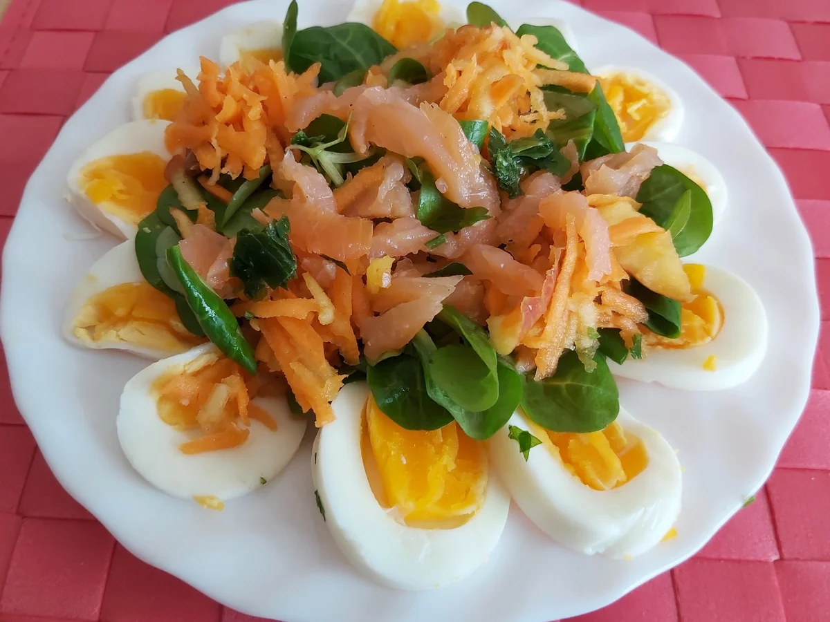 Rezept: Ei-Carpaccio mit Lachs und Honig-Dill-Marinade Bild Nr. 2 Ei-Carpaccio mit Lachs und Honig-Dill-Marinade - Rezept - Bild Nr. 2