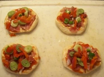 Aus dem Backofen kleine Pizza - Rezept - Bild Nr. 2