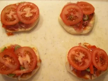 Aus dem Backofen kleine Pizza - Rezept - Bild Nr. 3