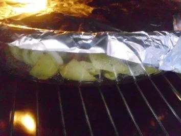 Deftiger Kartoffel-Auflauf ~ Hühnerschenkel ~ Erbsen - Rezept - Bild Nr. 5