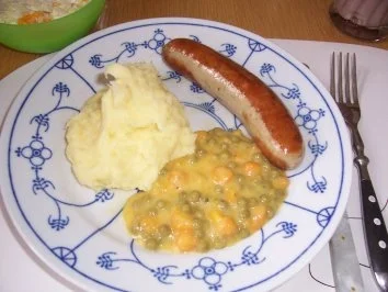 Bratwurst mit Kartoffelpüree und Gemüse - Rezept