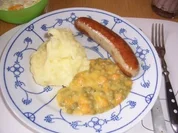 Bratwurst mit Kartoffelpüree und Gemüse - Rezept