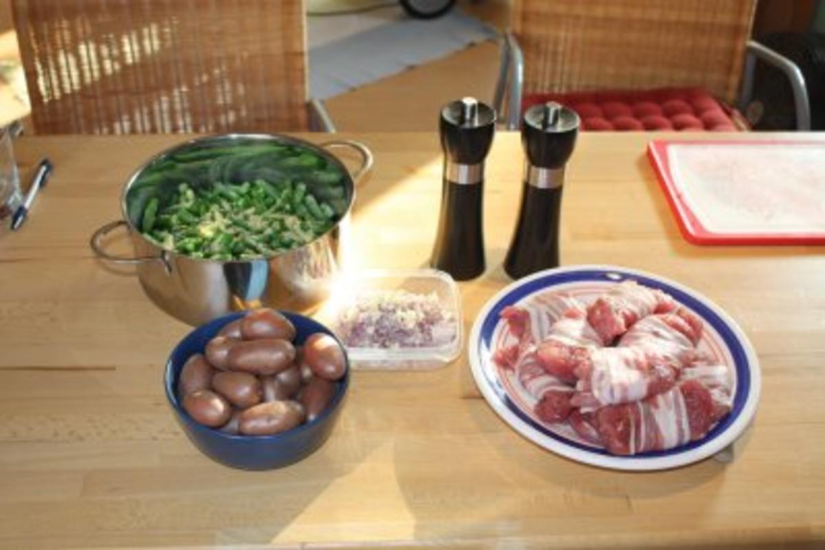 Schweinemedaillons im Speckmantel an Rosmarinkartoffeln und grünen Bohnen - Rezept - Bild Nr. 2