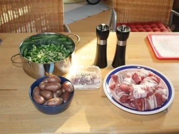 Schweinemedaillons im Speckmantel an Rosmarinkartoffeln und grünen Bohnen - Rezept - Bild Nr. 2