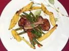 Lammkoteletts mit Zitronenkartoffeln, grünen Bohnen und Tomaten - Rezept