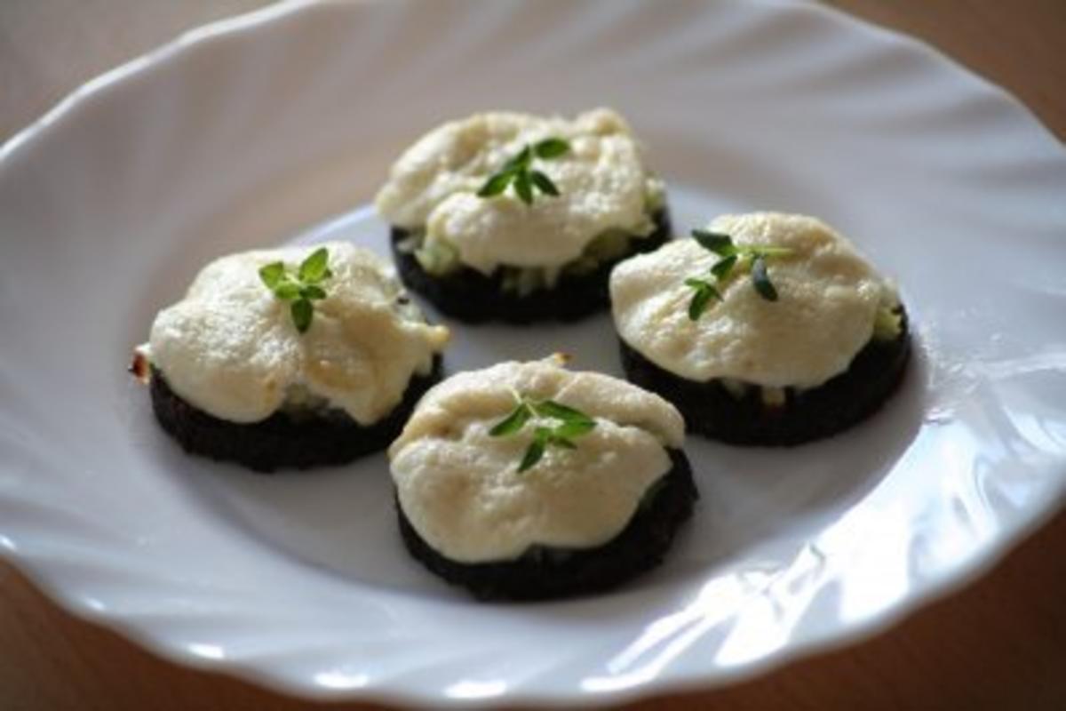 Bilder für Gebackener Ziegenkäse mit Honig auf Pumpernickel - Rezept