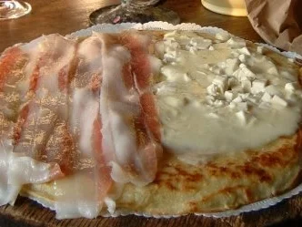 Rezept: Pfannkurchen mit Lardo und Büffelmozzarella Pfannkurchen mit Lardo und Büffelmozzarella - Rezept