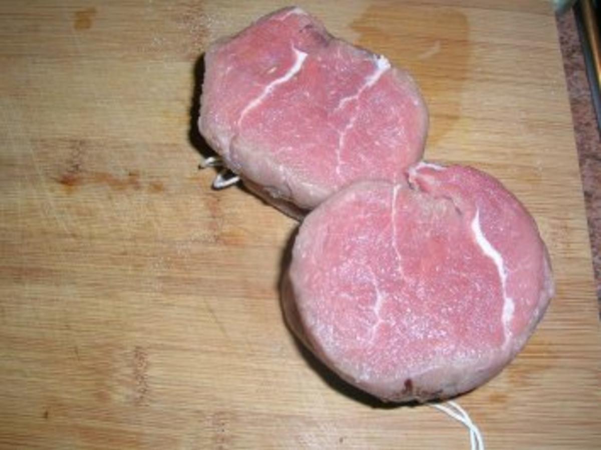 Kalbsfilet mit getrüffelter Kartoffeltarte, feinen Bohnenbündchen und ...