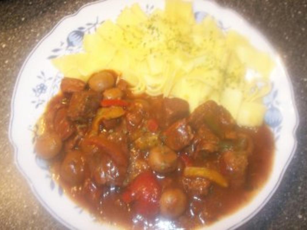 Aus dem Backofen Gulasch Rezept mit Bild kochbar.de