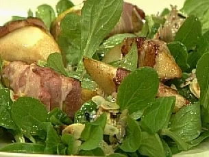 Feldsalat mit Speck, Birnen und scharfer Vinaigrette - Rezept