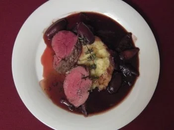 Rezept: Rinderfilet mit Rotweinschalotten und Kartoffelpüree Rinderfilet mit Rotweinschalotten und Kartoffelpüree - Rezept