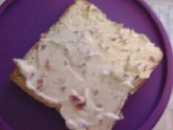 Frischkäse mit getrockenten Tomaten und Pesto - Rezept