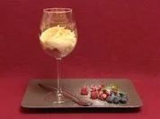 Creme Catalana légère mit Himbeerbuttereis (Anna-Maria Zimmermann) - Rezept