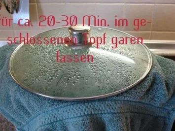 Rezept: Dampfnudeln oder auf Bayrisch "Aufgangene" Bild Nr. 5 Dampfnudeln oder auf Bayrisch "Aufgangene" - Rezept - Bild Nr. 5