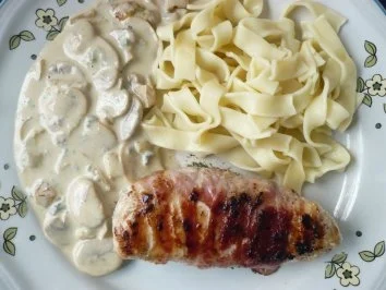 Hähnchenbrust mit Bacon und Champignon - Käse - Soße - Rezept