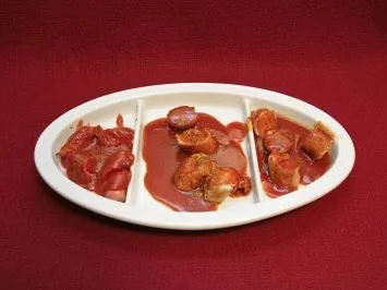 Drei Currywurstarten mit Soßen dazu Brotsalat (Jochen Schroeder) - Rezept