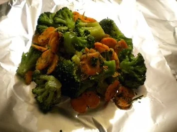 Rezept: Zitronenhühnchen mit Gemüse in der Folie gegart Bild Nr. 3 Zitronenhühnchen mit Gemüse in der Folie gegart - Rezept - Bild Nr. 3