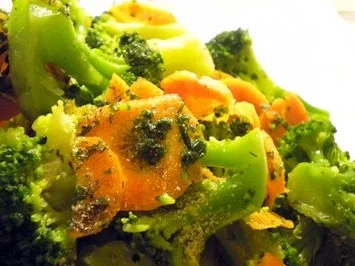 Rezept: Zitronenhühnchen mit Gemüse in der Folie gegart Bild Nr. 4 Zitronenhühnchen mit Gemüse in der Folie gegart - Rezept - Bild Nr. 4