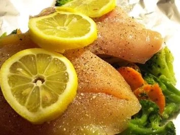 Rezept: Zitronenhühnchen mit Gemüse in der Folie gegart Bild Nr. 6 Zitronenhühnchen mit Gemüse in der Folie gegart - Rezept - Bild Nr. 6
