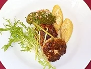 Putentaler mit Brokkoli in Thai-Marinade, Grapefruit und Mandelzapfen - Rezept