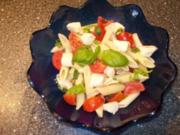 Salat - Nudelsalat mit Tomaten u. Mozzarella - Rezept
