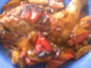 Hähnchenkeulen im Paprika-Sahne -Bett - Rezept