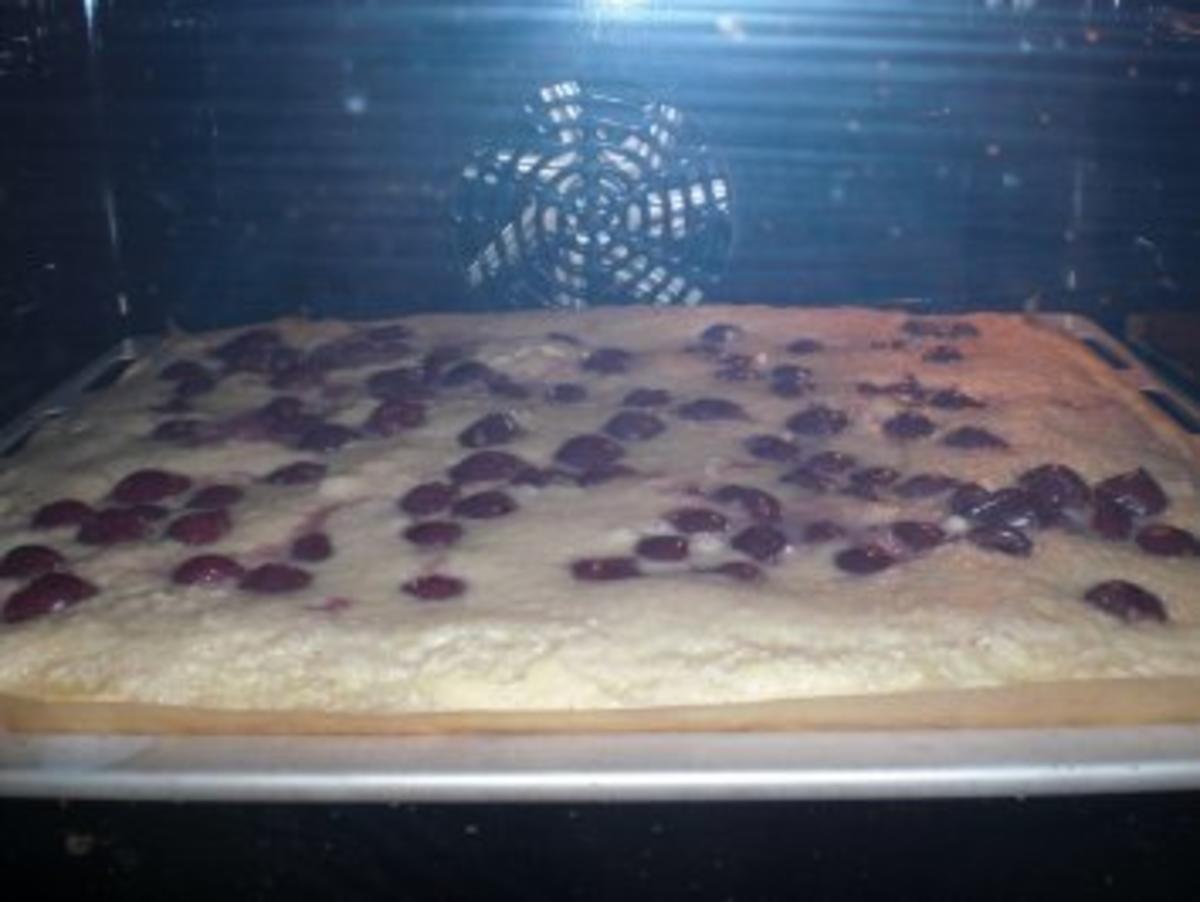 Kokos-Kirsch-Blechkuchen - Rezept mit Bild - kochbar.de