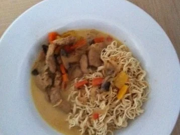 Putenrahmgeschnetzeltes mit Paprikagemüse - Rezept - Bild Nr. 2