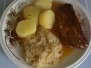 Schmorrippchen mit Kraut und Salzkartoffeln - Rezept