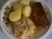Schmorrippchen mit Kraut und Salzkartoffeln - Rezept