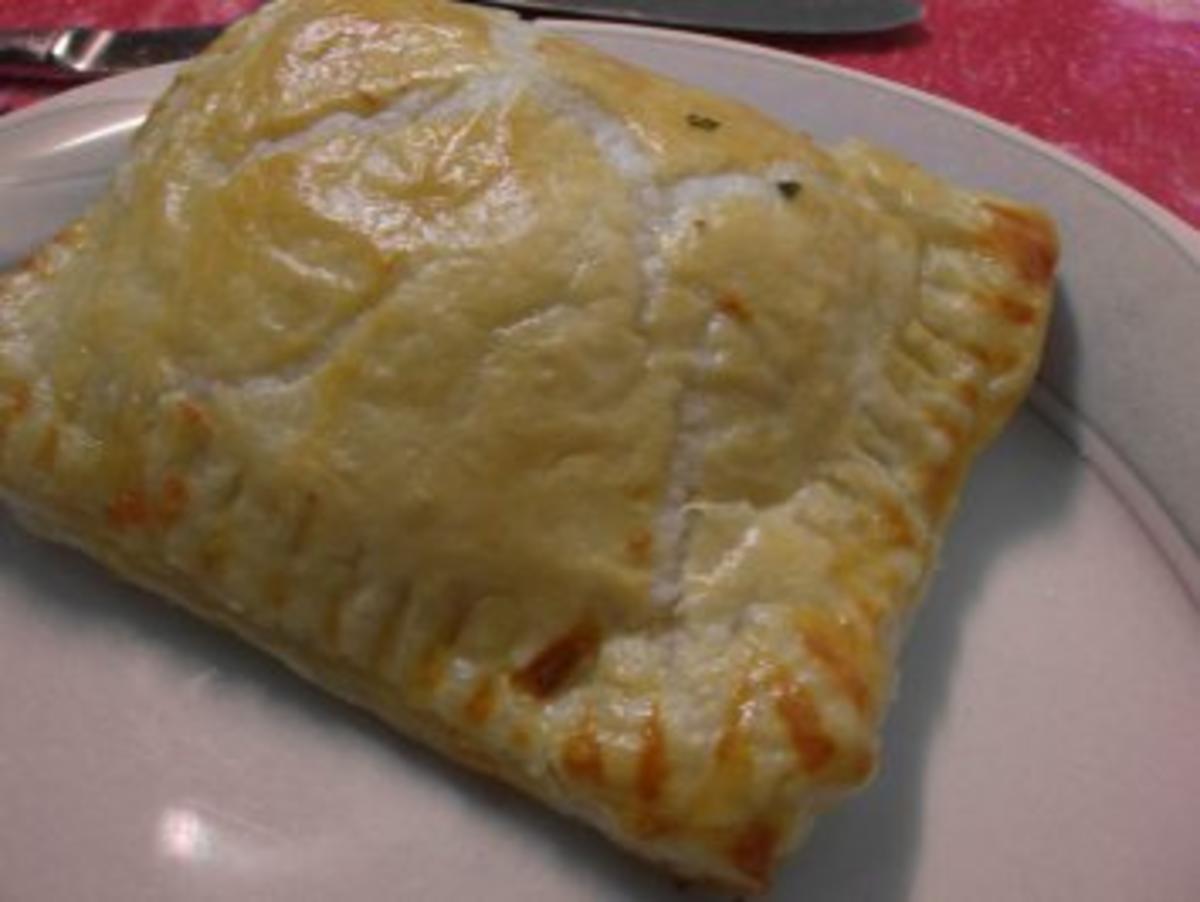 Blätterteigtaschen mit Hähnchen-Käsefüllung - Rezept - kochbar.de