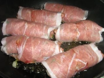 Rezept: Hackrouladen in Schwarzwälder Schinken gerollt mit Apfelrotkraut und Püree Bild Nr. 8 Hackrouladen in Schwarzwälder Schinken gerollt mit Apfelrotkraut und Püree - Rezept - Bild Nr. 8