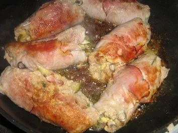 Rezept: Hackrouladen in Schwarzwälder Schinken gerollt mit Apfelrotkraut und Püree Bild Nr. 9 Hackrouladen in Schwarzwälder Schinken gerollt mit Apfelrotkraut und Püree - Rezept - Bild Nr. 9