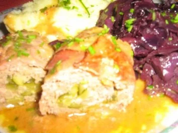 Rezept: Hackrouladen in Schwarzwälder Schinken gerollt mit Apfelrotkraut und Püree Bild Nr. 11 Hackrouladen in Schwarzwälder Schinken gerollt mit Apfelrotkraut und Püree - Rezept - Bild Nr. 11