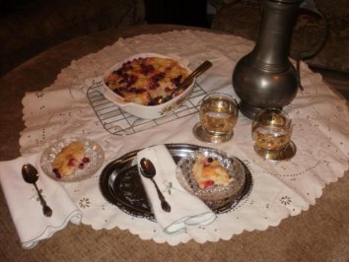 Bilder für Pudding- Brot,Cranberries mit Orangen und Orangen Rum - Altes Brot mit was man im Haus und Garten hat - Rezept