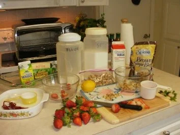 Rezept: Erdbeer- Butterkruste mit frischen Erdbeeren Kreme Vierecken - Gefrohren kommt vom Erdbeer Fest in Plant City, Florida - Einfach und lecker Bild Nr. 2 Erdbeer- Butterkruste mit frischen Erdbeeren Kreme Vierecken - Gefrohren kommt vom Erdbeer Fest in Plant City, Florida - Einfach und lecker - Rezept - Bild Nr. 2