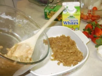 Rezept: Erdbeer- Butterkruste mit frischen Erdbeeren Kreme Vierecken - Gefrohren kommt vom Erdbeer Fest in Plant City, Florida - Einfach und lecker Bild Nr. 3 Erdbeer- Butterkruste mit frischen Erdbeeren Kreme Vierecken - Gefrohren kommt vom Erdbeer Fest in Plant City, Florida - Einfach und lecker - Rezept - Bild Nr. 3