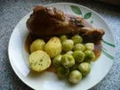 Putenschenkel, Rosenkohl, Salzkartoffeln - Rezept