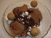 Milkaeis mit Knuspereinlage - Rezept