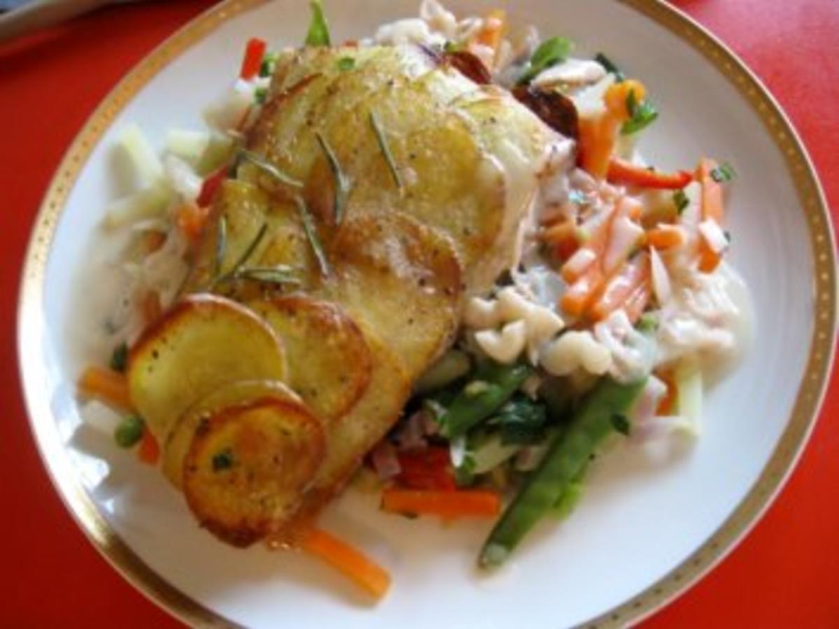 Fischfilet im Kartoffelmantel auf Gartengemüse mit Rosmarin - Rezept ...