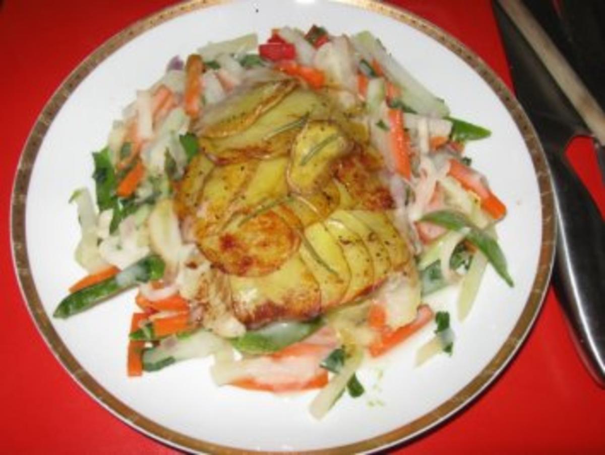 Fischfilet im Kartoffelmantel auf Gartengemüse mit Rosmarin - Rezept - Bild Nr. 11