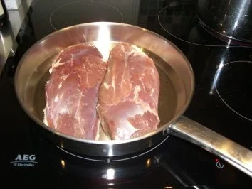 Rezept: Rosenkohlpüree mit gebratener Ente an Rotweinsößchen Bild Nr. 5 Rosenkohlpüree mit gebratener Ente an Rotweinsößchen - Rezept - Bild Nr. 5