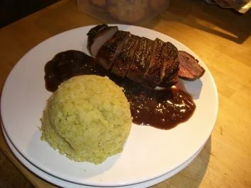 Rezept: Rosenkohlpüree mit gebratener Ente an Rotweinsößchen Bild Nr. 11 Rosenkohlpüree mit gebratener Ente an Rotweinsößchen - Rezept - Bild Nr. 11