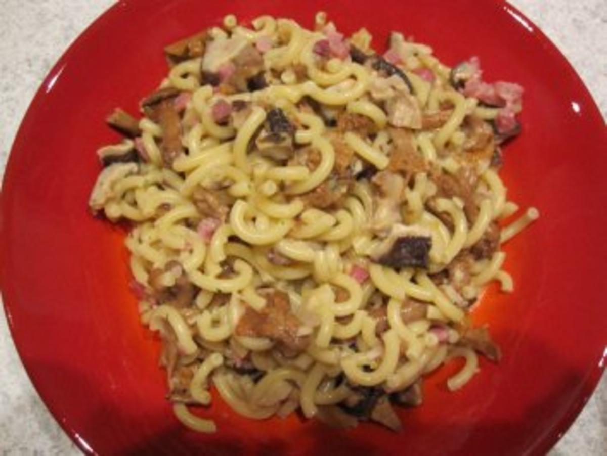 Gabelspaghetti mit Pfifferlingen und Shiitakepilzen - Rezept - Bild Nr. 2