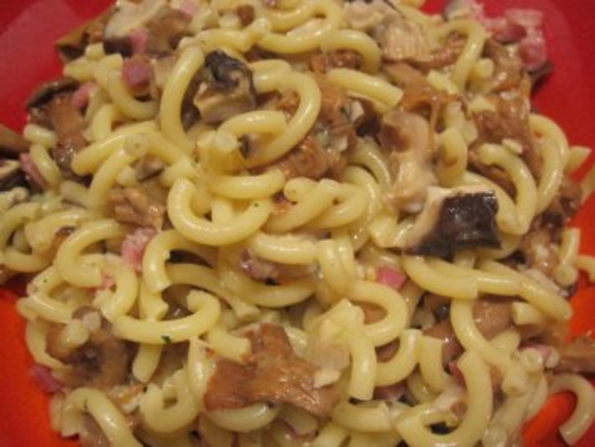Gabelspaghetti mit Pfifferlingen und Shiitakepilzen - Rezept