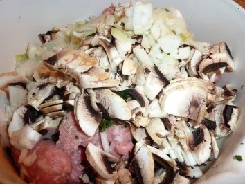 Rezept: Fl/Rind/Schwein: Hackbraten mit Champignonsauce Bild Nr. 3 Fl/Rind/Schwein: Hackbraten mit Champignonsauce - Rezept - Bild Nr. 3