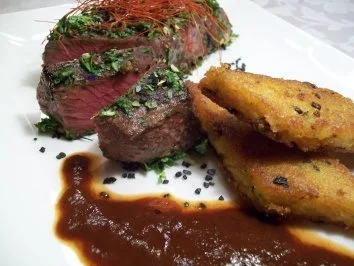 Kräutergarten-Rumpsteak mit gebratenen Trüffel-Pilz-Polentarauten an Barolosauce - Rezept - Bild Nr. 3