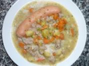 Möhren-Rosenkohleintopf mit Hack und Bockwurst - Rezept